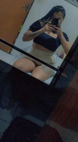 Me chamo luuh, safadinha das pernas Grandes, aqui é só pra quem dá conta, n gosto de perder tempo, gosto de realizar fetiches, sou muito liberal, peitoes pra vcs cair de boca, deixo usar minha boquinha também 🤭. Me chama amour
