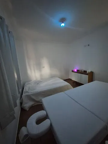 Ola sou karen trabalho  com massagem  e complementos. 
Minhas sessões  sao de 1 hora   feita em todo seu corpo visando eliminar seu cansaço e te trazer bem estar 
Local reservado com ar e todo conforto  para mais informações  chama WhatsApp 