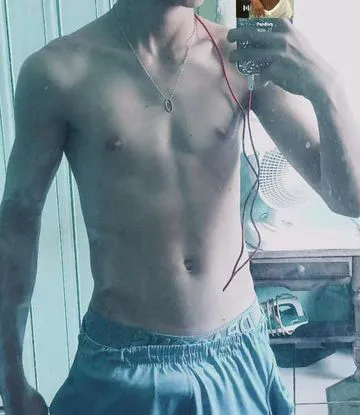 Novinho Magrinho Pirocão grande e grosso 🍆