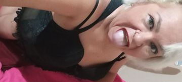 Sexo com tesao e prazer amo xupar e ser xupada e q goze na minha cara finalize na minha boca.
