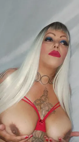 Sou loira safada vem gozar gostoso comigo 
Atendimento por videochamada ao vivo 