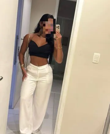 Sou uma mulata quente,magrinha,
toda natural, do jeitinho que você gosta... 
Tenho um oral babadinho e guloso até o final!
Vem se deliciar comigo!
