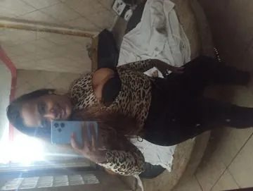Morena, coroa, faço inversão, adoro chupar . O oral dos seus sonhos. Estilo namoradinha safada