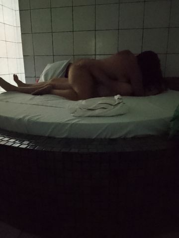 Somos casal trabalhamos com massagem relaxante massagem muscular massagem tântrica massagem a 4 mãos com finalização 