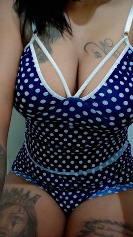 Disponível todos os dias com horário agendado, se for possível atendo na madrugada também com horário marcado com antecedência, atendo sozinha, local limpinho, tranquilo e discreto com garagem, confortável, toalhas limpinha, organizado, sou morena, simpática, carinhosa, educada, extrovertida, gosto de oferecer hum atendimento completinho 
Com Finalização no Anal caso goste podemos combinar, faço hum oral empecavel, aceito mim chupar também, caso queira tomar sua cervejinha pode trazer, curtir alguma coisa pode fica avontade não mim importo, então se vc estiver afim de Huma boa compania se esse for o perfil que vc procura mim chame pra mais informações, tabelinha de preços no WhatsApp 😘