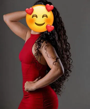 Olá! Seja bem-vindo. Sou uma mulher carismática, bem cuidada e atraente. Para o nosso encontro, tenho algumas regras: não faço anal, o sexo e o oral são indispensáveis com preservativo. Não possuo local próprio, mas garanto que minha companhia vale muito a pena.