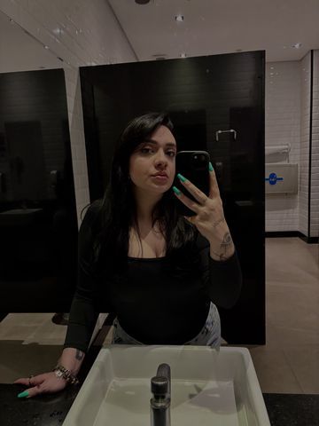 Namoradinha padrão, corpo e beleza natural, discreta, meiga e doce mas sei exatamente o que fazer para te enlouquecer. Vem?!