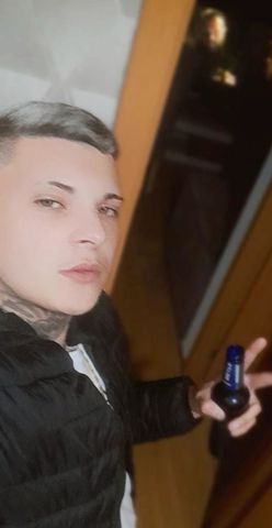 Olhos claros novinho tatuado chama pra mais informações atv