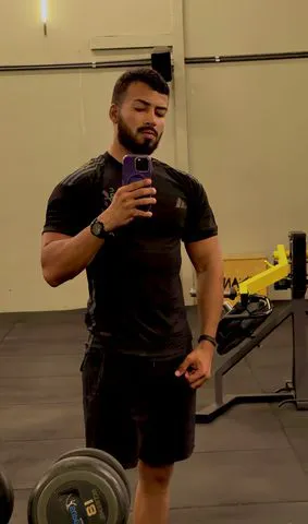 Paraense, discreto e recém-chegado em SP. Simpático, atento e cheio de presença. Gosto de conexão verdadeira, química boa e daquelas experiências que deixam vontade de repetir.