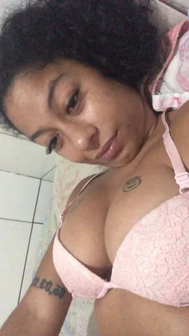Sou baixinha morena cabelo cacheado só atendo num motel  chega num privado pra vc ter uma saída inesquecível 