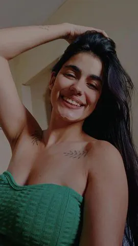 Vendo conteudos 24horas 
e faço chamadas de videos aos dias de semana das 09:00 as 16:00