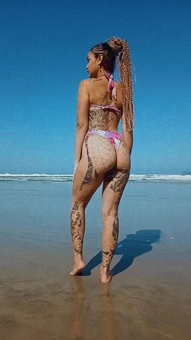 A sua disposição para te dar prazer tenho 21 aninhos safadinha morena da pele aveludada branquinha e macia , gulosa na mamada e ama fuder com força mas também sei ser sua namoradinha 