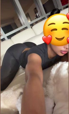 Atendimento somente , com hora marcada ! Dispenso curiosos. Obs : atendimento tranquilo e diferenciado. Bucetinha apertadinha , boquete gostoso , as melhores avaliações ! Atendo residencial,motéis e hotéis . Bucetinha que suga sua pica amor :) quer gozar gostoso e sair satisfeito? Me manda chama no zap ! Estou te aguardando pra te atender da melhor forma . 