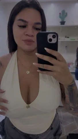 Olá , tudo bem ? Ao me chamar peço que leia a descrição do site ! 
 na cama sou tranquila e sem frescura faço oral e vaginal não faço anal então ao me chamar peço que sejam decididos . Uber de ida e volta por conta do cliente 
Não tenho local