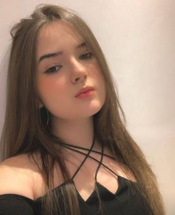 Oi delícia,
Meu nome é Mel Marques, sou uma ninfetinha natural do interior de São Paulo novata no ramo da putaria, estou em temporada na cidade grande pra novas experiências. Tenho 20 aninhos e o corpo delicioso todo natural, pele macia, branquinha, de cabelos loiros e longos. Adoro namorar em meus encontros, proporcionando momentos de muita intimidade, beijo na boca, carícias, pra um sexo intenso e prazeroso pra nós dois. Eu adoro lamber e chupar um pau te olhando nos olhos pra ver o seu tesão e seu corpo em chamas, fico toda excitada.
Estou sempre com a higiene em dia, cheirosa, e a minha bucetinha apertadinha toda depilada para uma explosão de prazer.
Se você for guloso, posso também levar uma amiga pra nossa festinha é só me chamar pra marcar, estou disponível todos os dias.
Atendo homens, mulheres e casais de forma virtual e presencial. Também tenho disponível pacotes de conteúdos exclusivos.
Me chame para marcar, te aguardo ansiosa e molhadinha. Beijos