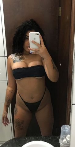 Linda simpática carinhosa pronta pra satisfazer seus desejos Antendo presencial e vídeo chamada 