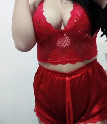 Bela gata busca ajuda financeira  380812