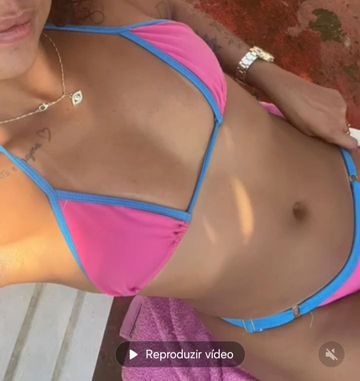 Sou morena alta cabelos cacheados na altura do ombro estou aqui pra lhe satisfazer do jeito bem gostoso 😋 