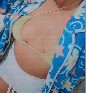 Babalu  loira peituda e Larissa filé 21 anos com promoções de segunda a  a Sábado das 9.00 da manhã as 19.30  373130