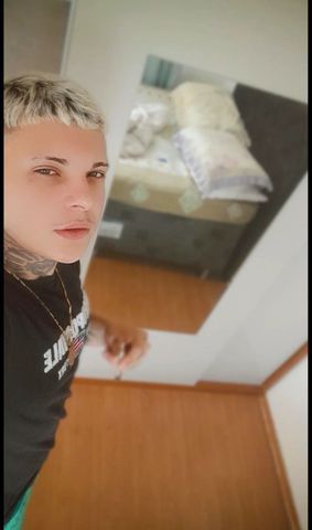 Novinho tatuado olhos verde chama pra mais informações 