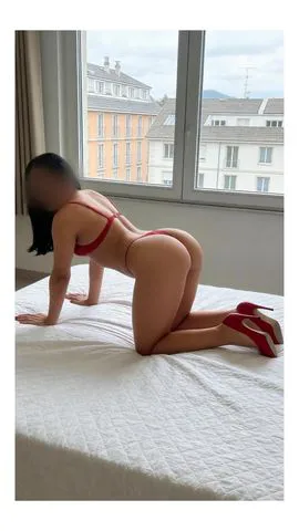 Manu, uma mulher, carinhosa e cheia de charme. 371891