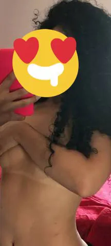 Oi amor! Sou uma acompanhante muito gostosa e adoro sentar e mamar gostoso.