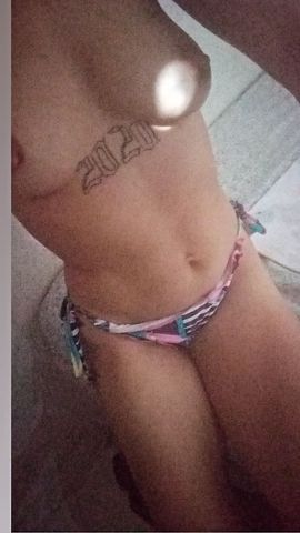 Branca cabelos preto algumas tatuagem
Simpatica magra com curvas simpatica , local motel etc.