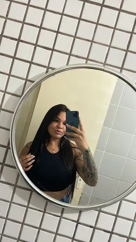 Olá , tudo bem ? Ao me chamar peço que leia a descrição do site ! 
 na cama sou tranquila e sem frescura faço oral e vaginal não faço anal então ao me chamar peço que sejam decididos . Uber de ida e volta por conta do cliente 
Não tenho local