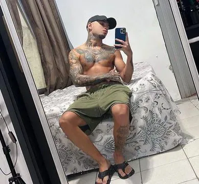Atendo homens,mulheres e casais 
Faço ativo,passivo,beijo,gozo,e realizo fetiches
Atendo em hotel,motel,carro ou no meu local

Vendo vídeos 

Chamada de vídeo 