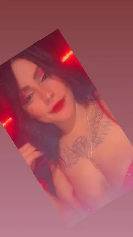 Sou nova na área ❤️ sou muito carinhosa 
Adoro fazer coisa novas 
Faço tudo menos anal 😏 
E tbm não transo sem camisinha