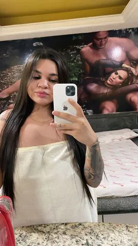 Olá , tudo bem ? Ao me chamar peço que leia a descrição do site ! 
 na cama sou tranquila e sem frescura faço oral e vaginal não faço anal então ao me chamar peço que sejam decididos . Uber de ida e volta por conta do cliente 
Não tenho local