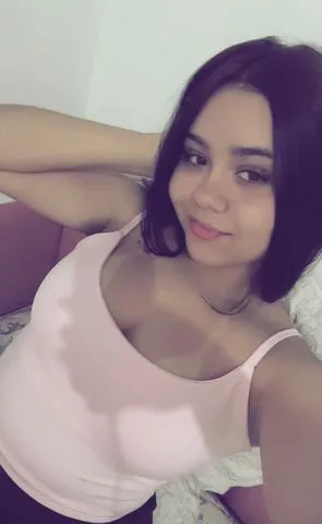 Oii meus amores sou nova aqui na cidade uma putinha bem cachorra bem apertadinha amo fuder 