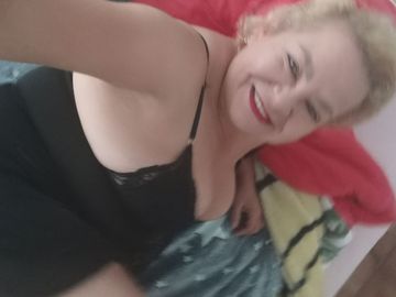 Sexo com tesao e prazer amo xupar e ser xupada e q goze na minha cara finalize na minha boca.
