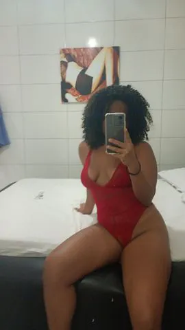 Olá, meu bem! Me chamo Pérola, 25 anos, essa acompanhante empoderada, dona de um corpo e olhar atraentes, com um rostinho de safada e angelical ao mesmo tempo. Meu atendimento é personalizado e sempre busco satisfazer as necessidades individuais de cada cliente. Curto desde um sexo mais romântico ao avassalador. Faço o estilo namoradinha e também dominante. Sou bastante intensa e amo me entregar ao momento. Minhas especialidades vão muito além do que simplesmente algo mecânico e forçado. Atendo homens, mulheres e casais. Realizo fetiches, inversão de papéis, etc. Te convido a agendar seu momento comigo e tirar suas próprias conclusões se permitindo viver o ápice do prazer!