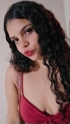 Sou simpática, extrovertida, estilo namoradinha, gosto de satisfazer meus clientes 