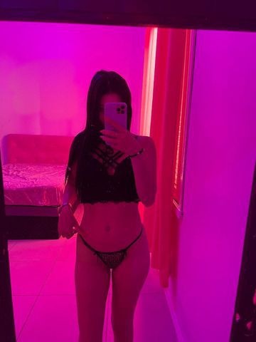 A danadinha que você estava procurando, me chamo Aghata, prazer. Sou uma acompanhante morena clara de 19 aninhos, uma gata sexy e atraente, dona de um corpo maravilhoso. Vou te levar ao delírio em um encontro inesquecível, pois entre quatro paredes não tenho limites para te satisfazer. Sou perfeita para te proporcionar um prazer sem igual, meu sexo é com força e sem frescuras, faço um anal delicioso e guloso te levando ao ápice do prazer.
Realizo ainda chamada de vídeo, vendo packs e realizo um sexting bem safadinho.