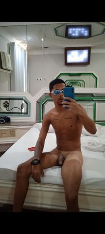 
Masculino, posturado e discreto. Dotado e dominador, pronto pra realizar suas fantasias mais secretas sem julgamentos.
Safado, dotado e dominador.
Pegada firme olhar que convida pro proibido e zero frescura!
Atendo em local próprio, hotéis, Motéis ou no conforto do seu lar!
Entrego prazer com pegada firme, me chama e descubra até onde posso te levar...