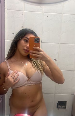 Olá, meus amores! adoro sexo em várias posições, na cama sou bem natural e não gosto de nada mecânico. Adoro acompanhar cliente de bom gosto. Vamos marcar um encontro, vou te levar a loucura. Faço oral bem gostosinho... Não faço anal mas chupo gostoso. Atendo externo em motel ou hotel. 
Sexo é com preservativo para minha e sua segurança. 
Atendimento de 00:00 às 6:00 
Cachê: 150 rapidinha (15 minutos) 
200 30 minutos 
250 hora 
