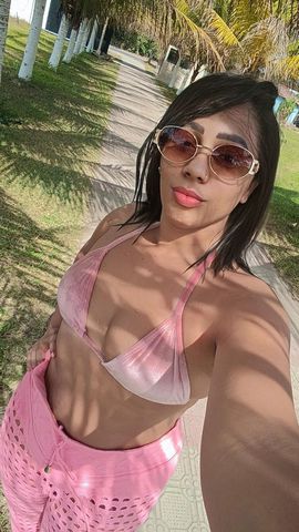 Oi, meu nome é Crismalecof, escort namoradinha de 25 anos com os peitos naturais e a bunda grande e pernas grossa. Sou uma gata, linda de rosto e com um corpo o bronzeado e cheirosa. Aqui é sem enganação ou golpes, totalmente real, zero fake, sou verificada pelo próprio site.

Meus atendimentos são bem tranquilos, sem pressa e sem agonia, nada mecânico ou robotizado comigo você pode gozar até 3 vezes dentro do horário contratado.

No momento estou sem local próprio, mais atendo em em motéis, hotéis, pousadas, flat de clientes, domicílio de clientes, local de trabalho do cliente, e vou também em caminhão grande

Peço que você seja objetivo ao marca seu horário comigo, aviso que a minha educação vai depende da sua. Não transo sem camisinha, então por favor respeite minha opinião.

Eu aceito pix dinheiro e cartões, fale comigo no meu whatsapp pra marcar horário 81995461334. Estou na região de Apipucos, em Recife, um grande beijo.