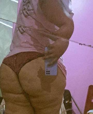 Gordinha gostosa na área vamos estou disponível seu gostosos 