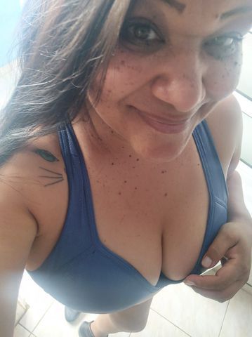 Atendimento com local e a domicilio também.Varios tipos de massagens a sua escolha .