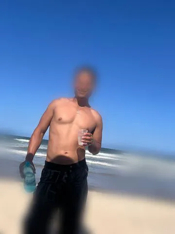 Sou novo aqui, gosto de uma boa companhia, imponho respeito e carinho e um ótimo Love 