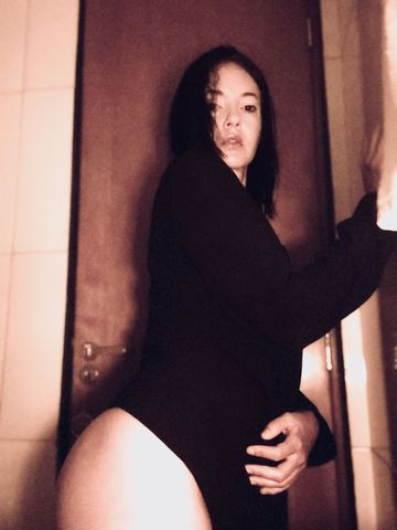 Olá mon a mon , muito mais que um encontro , um momento inesquecível . Sou uma mestiça com descendência asiática .
Idiomas que falo : português l espanhol 

Atendimento de massagens relaxantes ou eróticas escolhidas por você , consulte as opções e maiores informações no privado ,via WhatsApp. 

Só motel l consulte minha disponibilidade 
