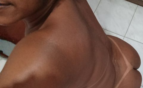 Sou safada completinha quero amigas e amigos pra gente fuder gosto meu cuzinho Guloso sou bi 