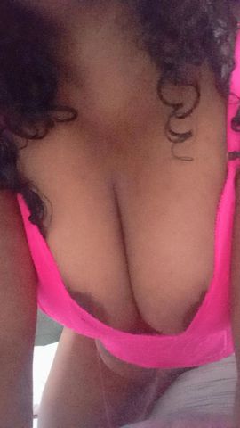 Olá meus amores tudo bem? Sou a Luna uma morena gostosa estilo cavalona, bem distribuída, com os peitões e pernões, um bumbum guloso e a bucetinha apertadinha. Tenho a pele macia, cheirosa e bronzeada, garanto que vocês que adoram mulheres do meu estilo vão gostar !!

Eu sou estilo namoradinha bem safada, intensa e dengosa, sou bem simpática e legal.

No meu atendimento virtual ele tem duração de 5, 10 e 20 minutos e trabalho com venda de pacotes de fotos e vídeos também ! Interajo nas vídeos, falo umas putaria, me masturbo gostoso até você gozar gostoso pra mim !

Atendo presencial também com horário a combinar certinho tabom ! E no meu atendimento presencial eu sou sem pressa e sem frescura. Faço um oral maravilhoso bem babadinho sem capa se tiver limpinho e cheirosinho, deixo me chupar, gosto muito de dedinhos na minha buceta, beijo na boca, faço anal , deixo finalizar na minha boquinha bem gostoso, só não engulo tá e realizo fetiches também.