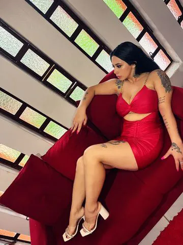 Peituda cheia de tesão, sou essa mulher morena e gostosa das fotos, com a pele clara, seios grandes e o bumbum bem empinadinho. Estou aqui para te fazer gozar muito gostoso, sou a rainha do sexo oral, que chupa bem gostoso e com direito a garganta profunda. Faço uma espanhola bem gostosa com os meus seios enormes e irei amar se você gozar neles, irei me lambuzar todinha. Você irá amar o tempo que passaremos juntos, estou te esperando em meu local em um ambiente bem discreto em Novo Hamburgo. Aguardo ansiosa o seu contato no whatsapp para combinarmos de nos encontrar!