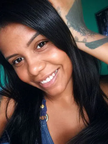 Sou uma morena magrinha, safadinha, estilo namoradinha, bem simpática e educada gosto de ser tratada super bem 