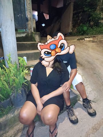 Somos um casal bi, atendemos homens e mulheres , ele 37 anos bi ativo, ela 34 anos versátil, ambos morenos, atendemos em motéis região do barreiro, contagem, bh. Chama lá e venha realizar sua fantasias com a gente, ele adora ser cuckold.