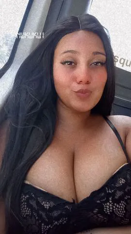 Morena seios fartos 
Bunda grande macia coxas grossa 
Quente e apertadinha 