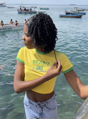 me chamo wendy moraes, tenho 18 anos, cacheada, alta, sou trans hormonizada com corpo bem feminino e com peitinho de moça, disponível pra tudo, só me chamar!!